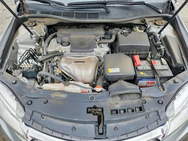 2016 TOYOTA CAMRY — Engine bay