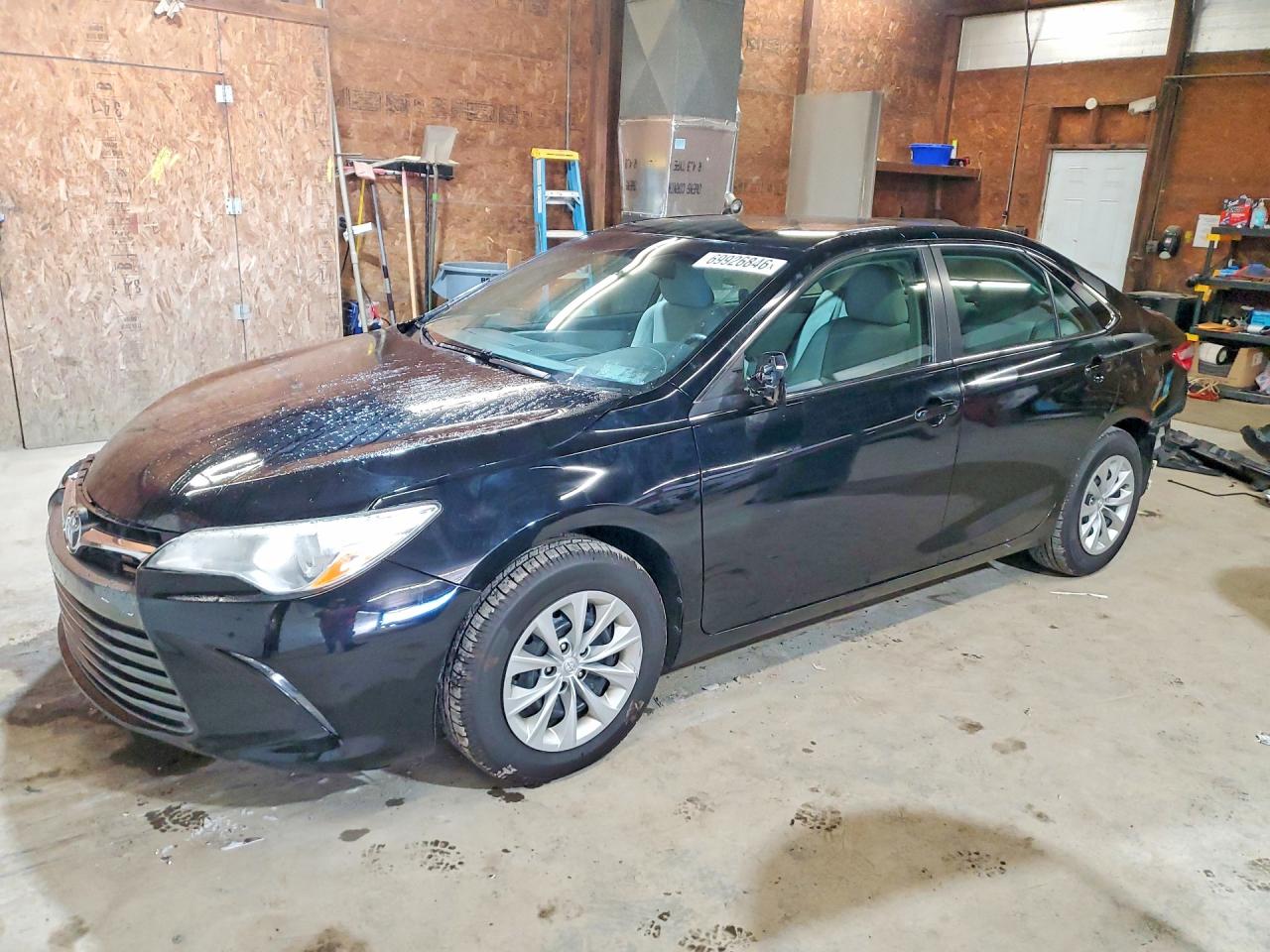 2015 TOYOTA CAMRY — Front 3/4