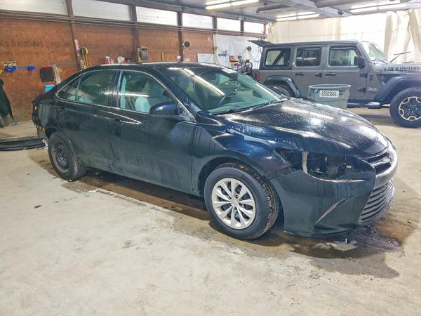 2015 TOYOTA CAMRY — Passenger 3/4