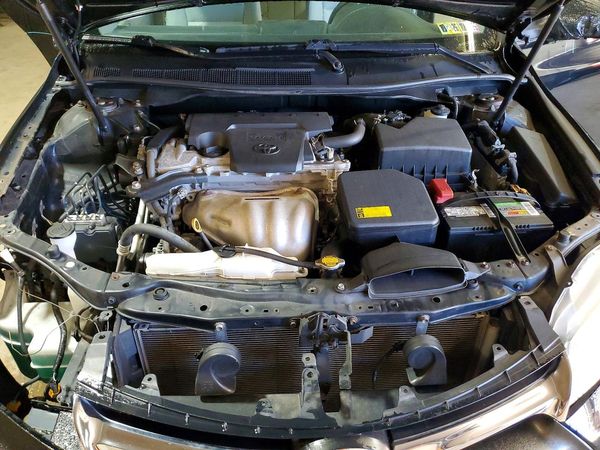 2015 TOYOTA CAMRY — Engine bay