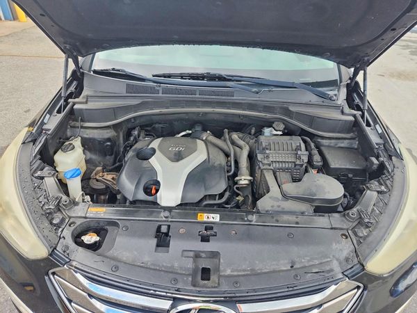 2013 HYUNDAI SANTA FE — Engine bay