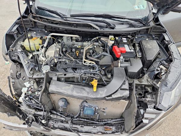 2021 NISSAN ROGUE SV — Engine bay