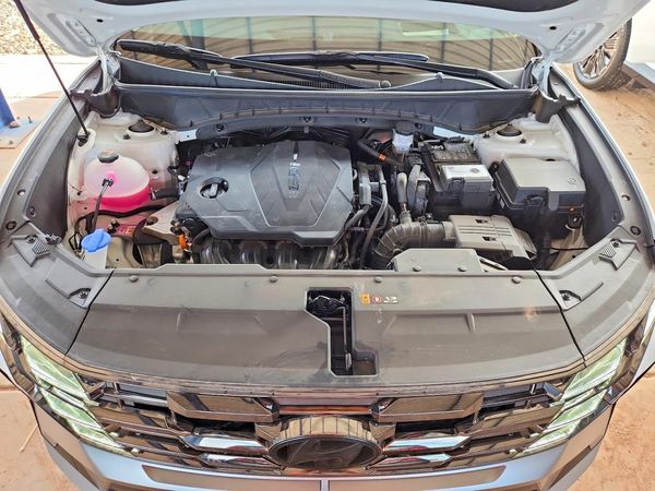 2026 HYUNDAI TUCSON Limited — Engine bay