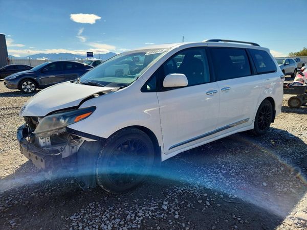 2016 TOYOTA SIENNA — DSFA — Front 3/4