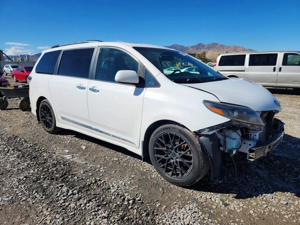 2016 TOYOTA SIENNA — Passenger 3/4