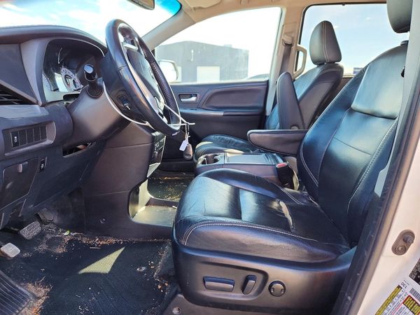 2016 TOYOTA SIENNA — DENT