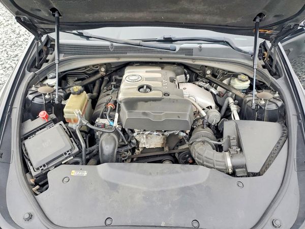 2014 CADILLAC CTS Luxury — Engine bay