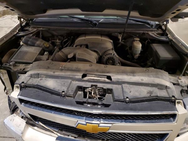 2013 CHEVROLET TAHOE LT — Engine bay