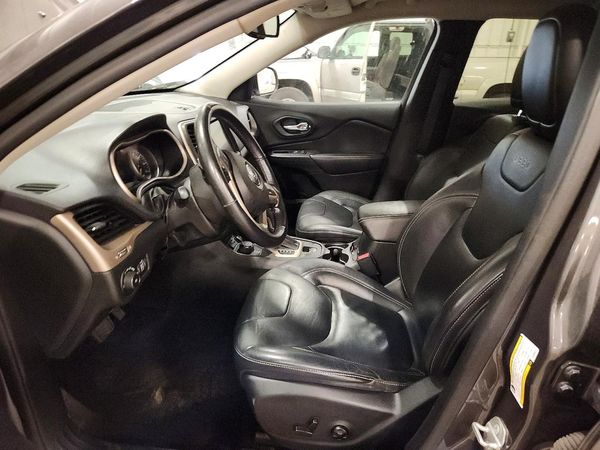 2015 JEEP CHEROKEE Limited — DENT