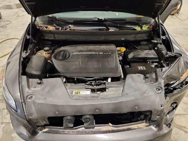 2015 JEEP CHEROKEE Limited — Engine bay