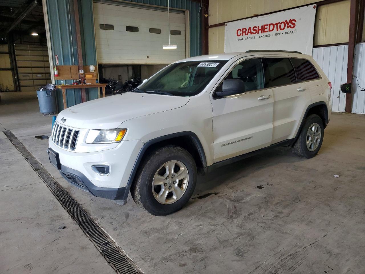 2015 JEEP GRAND CHEROKEE Laredo — Front 3/4