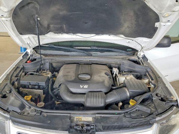 2015 JEEP GRAND CHEROKEE Laredo — Engine bay