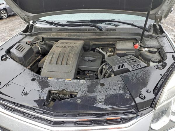 2016 CHEVROLET EQUINOX LT — Engine bay