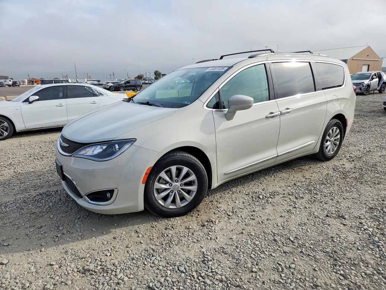 2017 CHRYSLER PACIFICA Touring L — Front 3/4