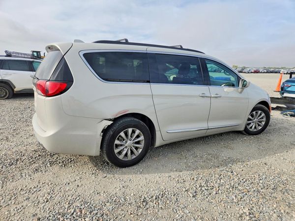 2017 CHRYSLER PACIFICA Touring L — PSRA
