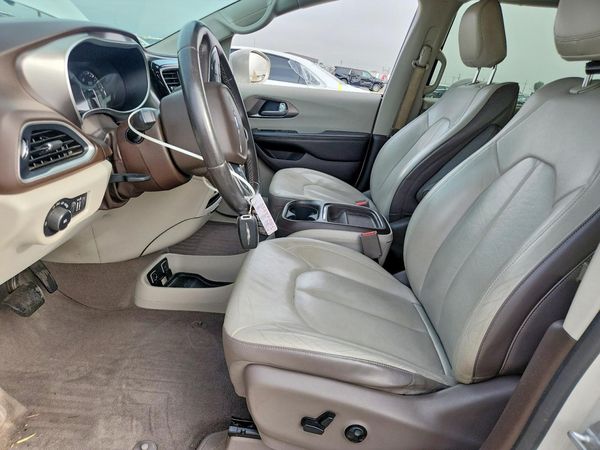 2017 CHRYSLER PACIFICA Touring L — DENT
