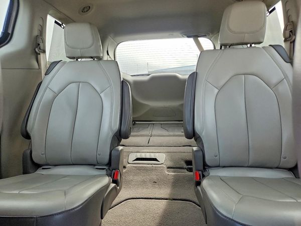 2017 CHRYSLER PACIFICA Touring L — SUVN