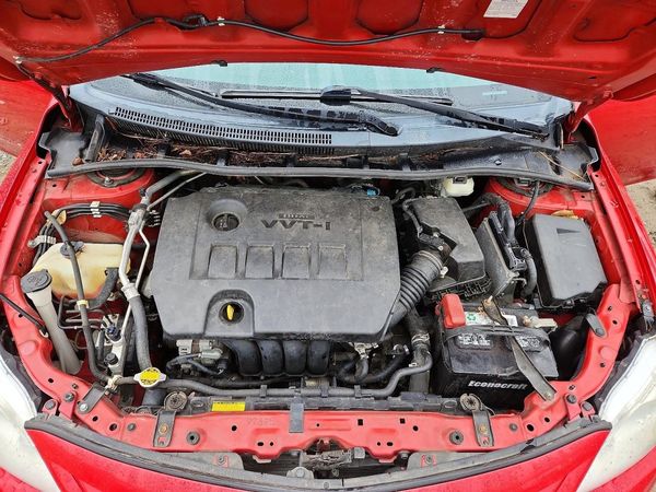 2013 TOYOTA COROLLA — Engine bay
