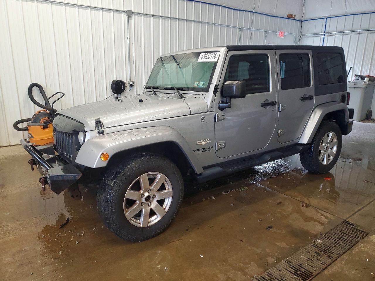 2013 JEEP WRANGLER Sahara — Front 3/4