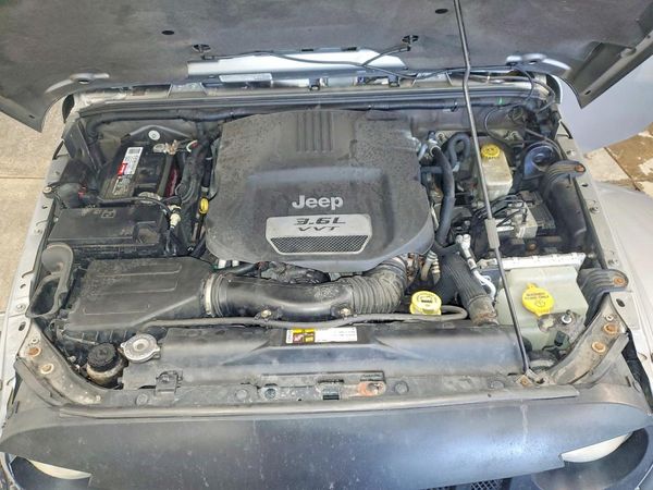 2013 JEEP WRANGLER Sahara — Engine bay