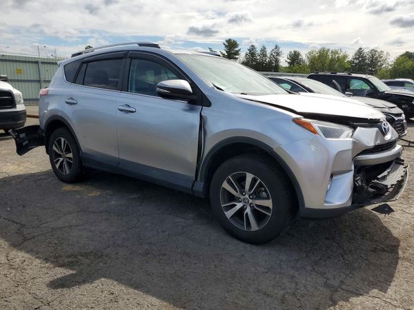 2016 TOYOTA RAV4 XLE (M Grade) — Passenger 3/4