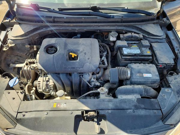 2019 HYUNDAI ELANTRA — Engine bay