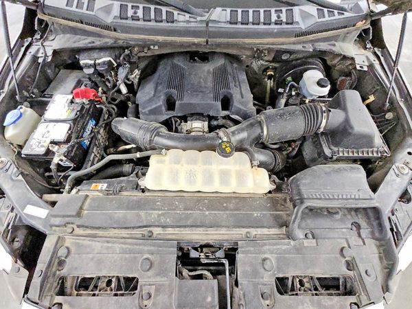 2017 FORD F150 SuperCrew — Engine bay