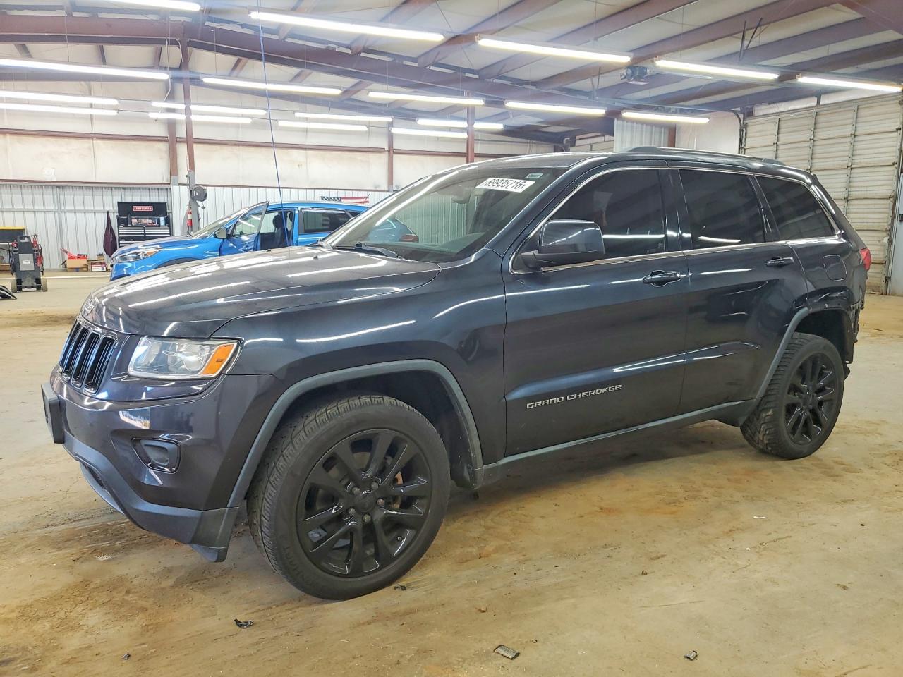 2014 JEEP CHEROKEE Laredo — Front 3/4
