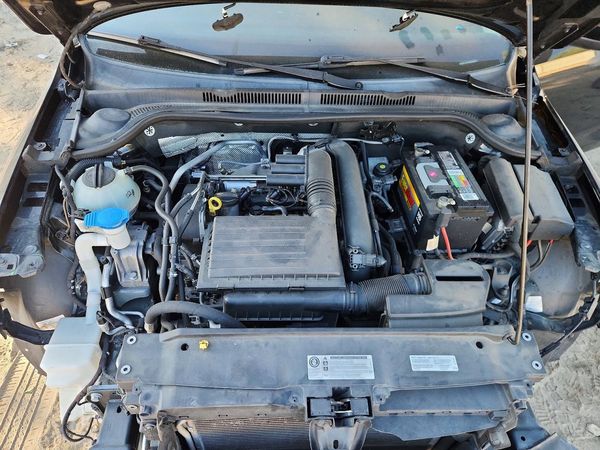 2017 VOLKSWAGEN JETTA S — Engine bay
