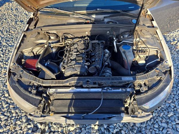 2014 AUDI A4 Premium Plus — Engine bay
