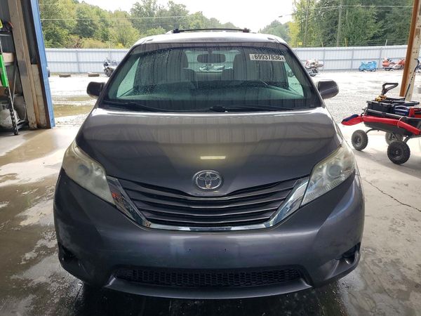 2015 TOYOTA SIENNA — DIRF