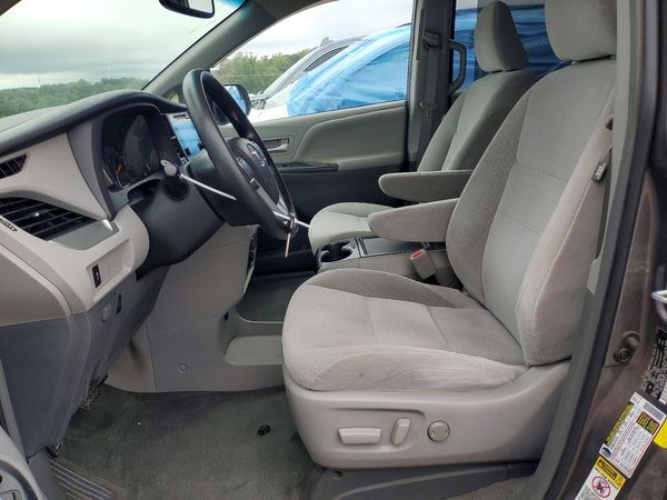 2015 TOYOTA SIENNA — DENT