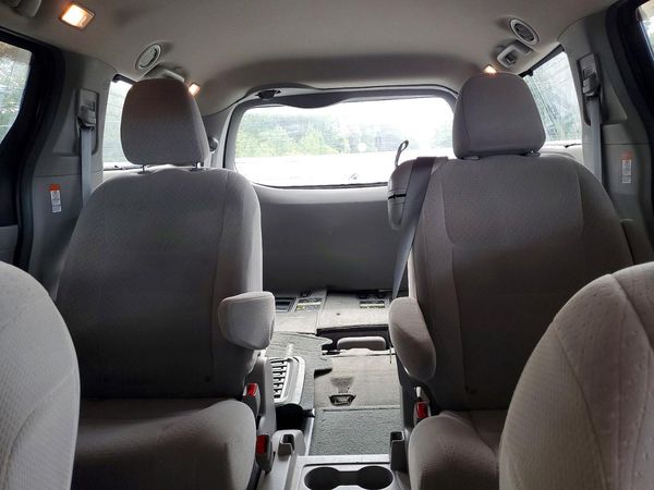 2015 TOYOTA SIENNA — SUVN