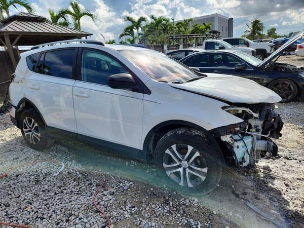 2017 TOYOTA RAV4 LE — Passenger 3/4