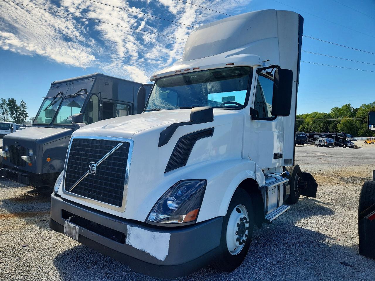 2017 VOLVO VNL — Front 3/4