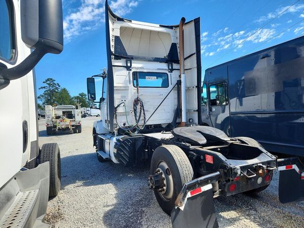 2017 VOLVO VNL — DSRA