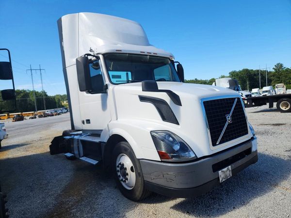 2017 VOLVO VNL — Passenger 3/4