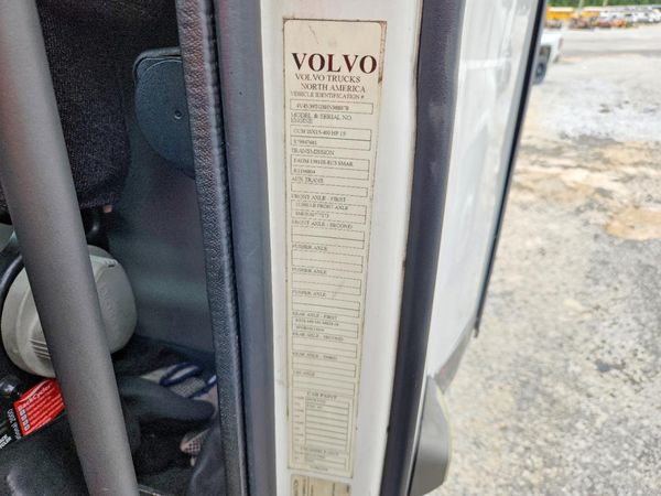 2017 VOLVO VNL — GVWR