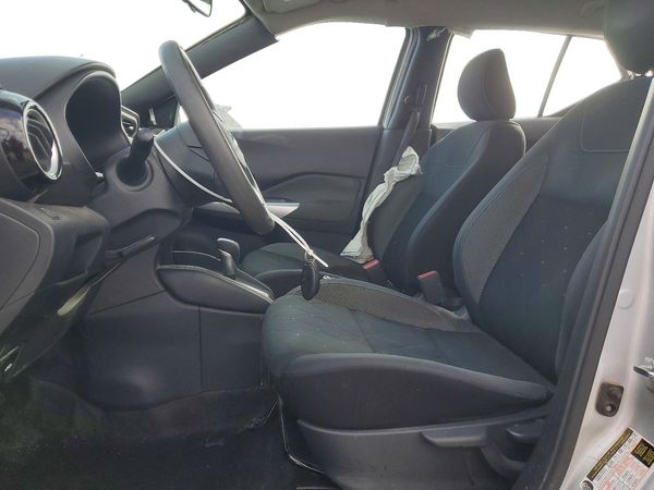 2019 NISSAN KICKS — DENT