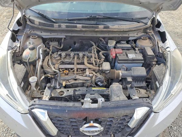 2019 NISSAN KICKS — Engine bay