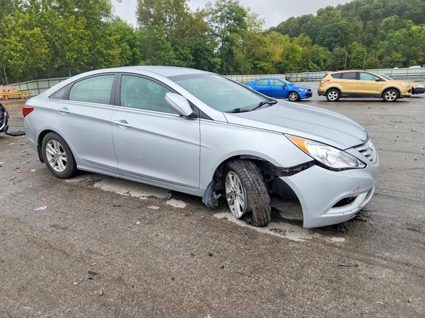 2013 HYUNDAI SONATA GLS/ GLS Popular — Passenger 3/4