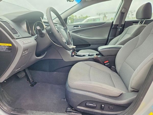 2013 HYUNDAI SONATA GLS/ GLS Popular — DENT