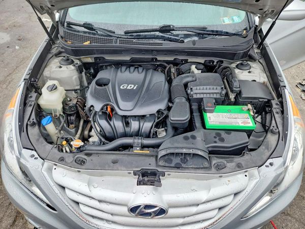 2013 HYUNDAI SONATA GLS/ GLS Popular — Engine bay