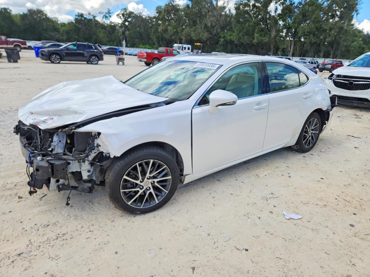 2018 LEXUS ES 350 — Front 3/4