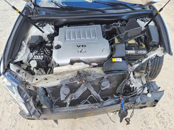 2018 LEXUS ES 350 — Engine bay