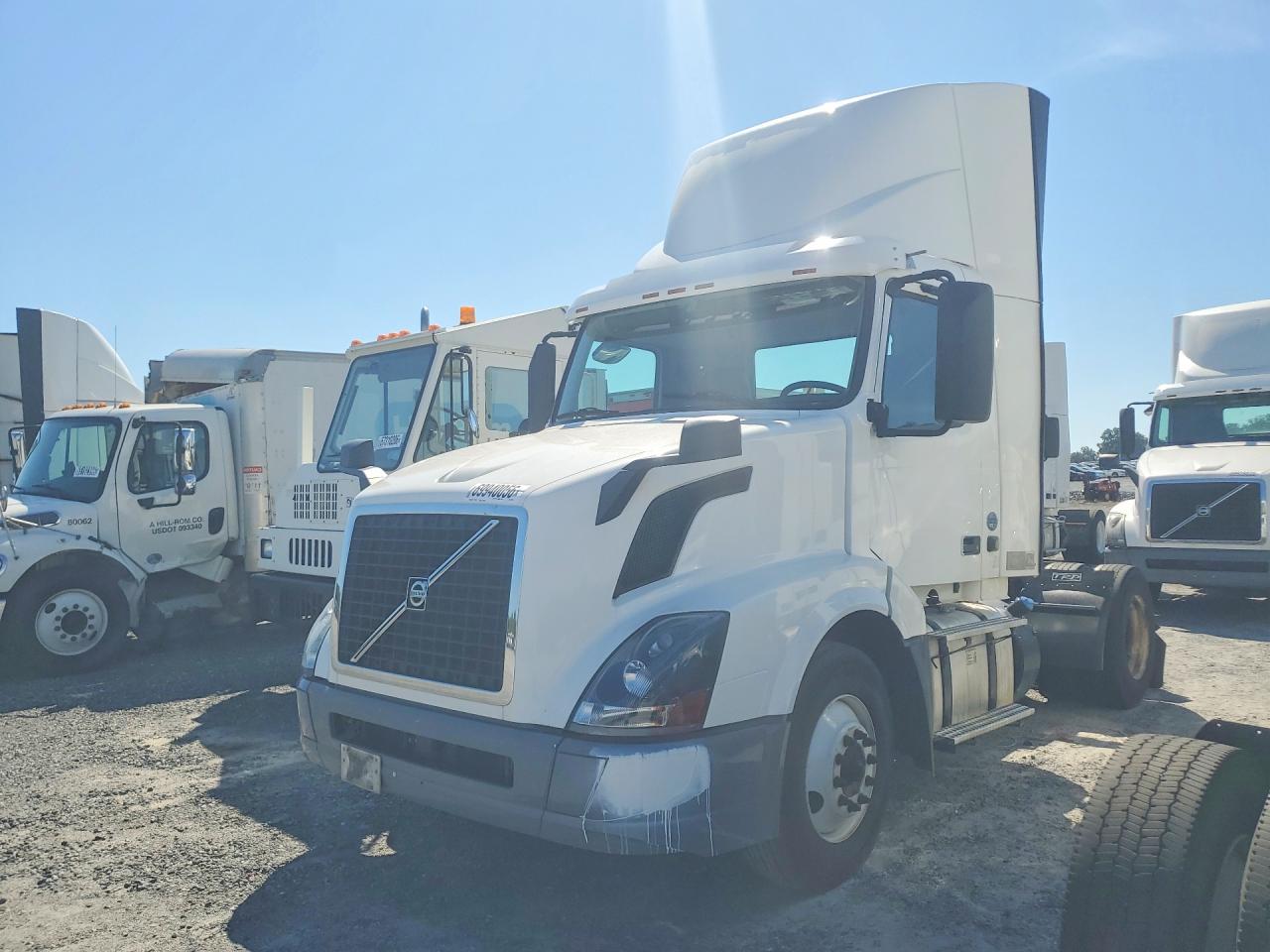 2018 VOLVO VNL — Front 3/4