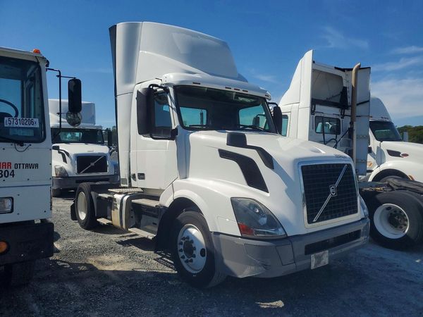 2018 VOLVO VNL — Passenger 3/4
