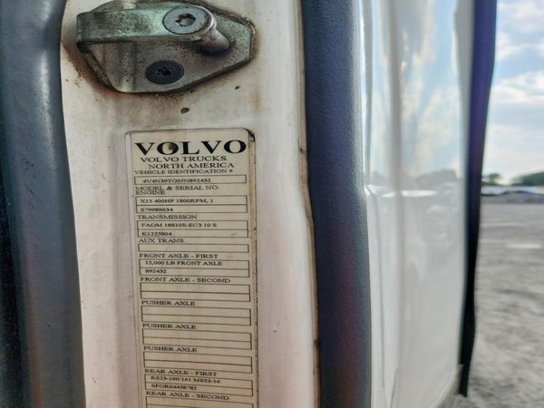 2018 VOLVO VNL — VINS