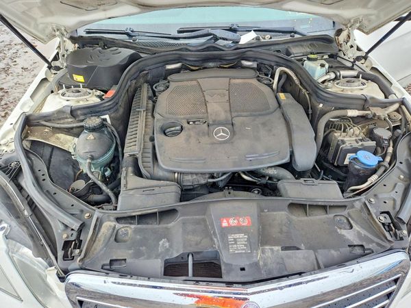2013 MERCEDES-BENZ E E350 4-MATIC — Engine bay