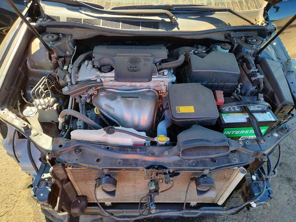 2014 TOYOTA CAMRY — Engine bay